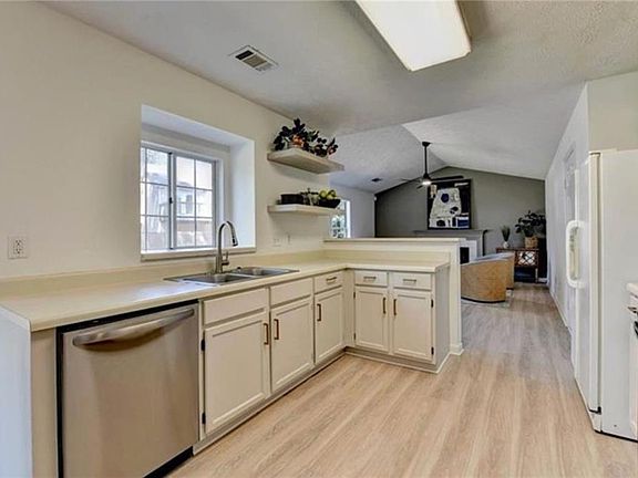 3rd image of 10570 Bridgemor Dr