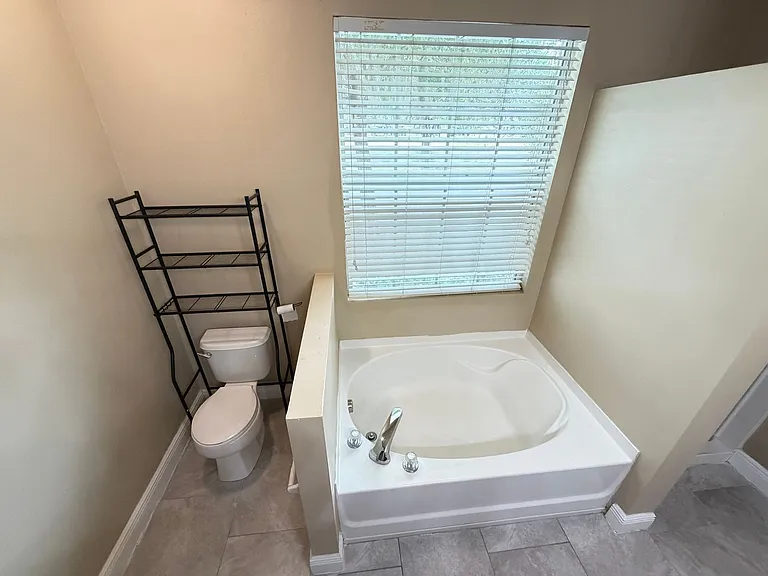 2411 Grasmere View Pkwy N — Photo 28