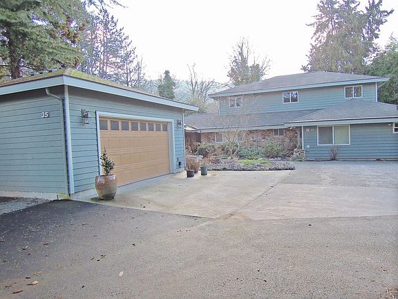 Kokanee Manor buildings