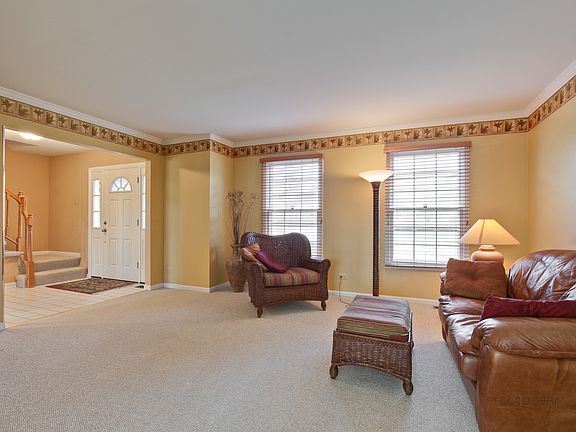 4th image of 1579 W Edgewater Ln