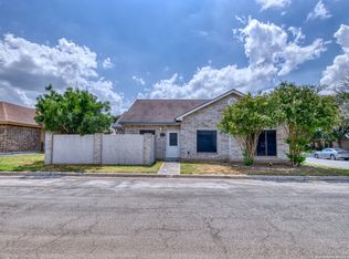 6 Leona Hts, Uvalde, TX 78801