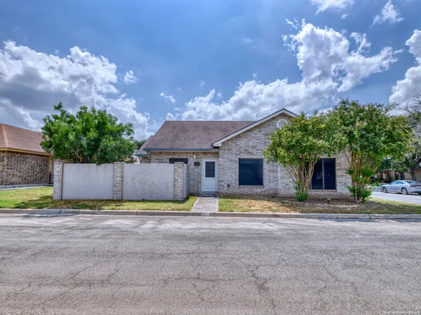 6 Leona Heights, Uvalde, TX 78801