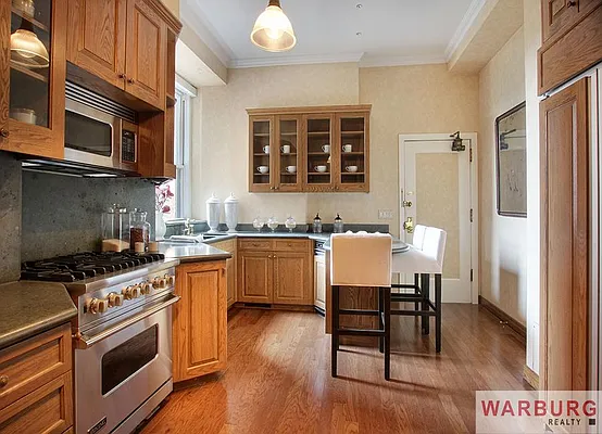 Sold by Warburg | media 30