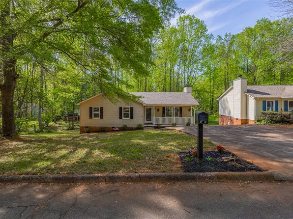 1012 Kens Pl, Taylors, SC 29687