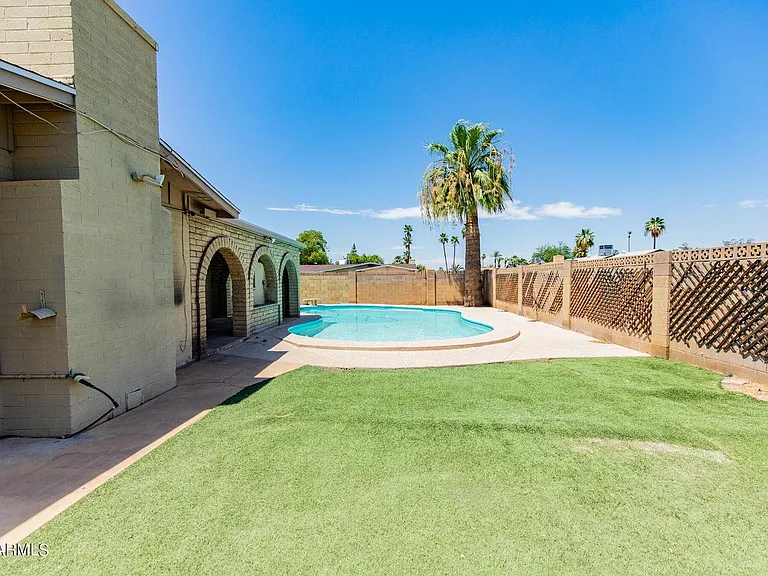 1504 E Palmcroft Dr — Photo 18
