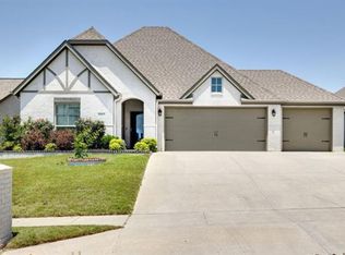 12012 Hathaway Dr, Fort Worth, TX 76108