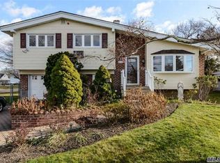 229 W 21st St, Deer Park, NY 11729