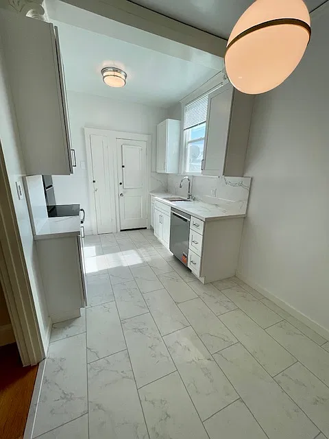 Studio, 550 sqft, $4,600 — Photo 3