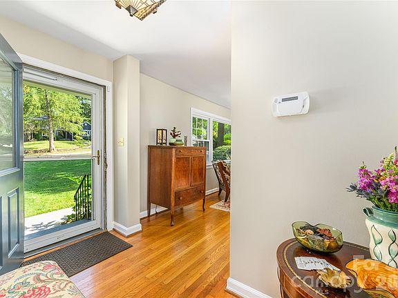 3rd image of 111 Gracelyn Rd
