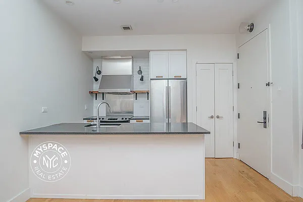 Rented by MySpaceNYC | media 33