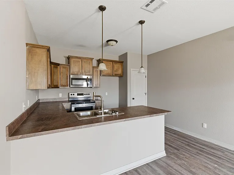 101 W Capps St #C — Photo 15