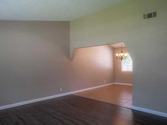 2nd image of 2513 Bunker Hill Dr