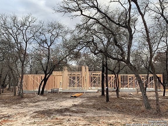 2nd image of 289 Cibolo Poin