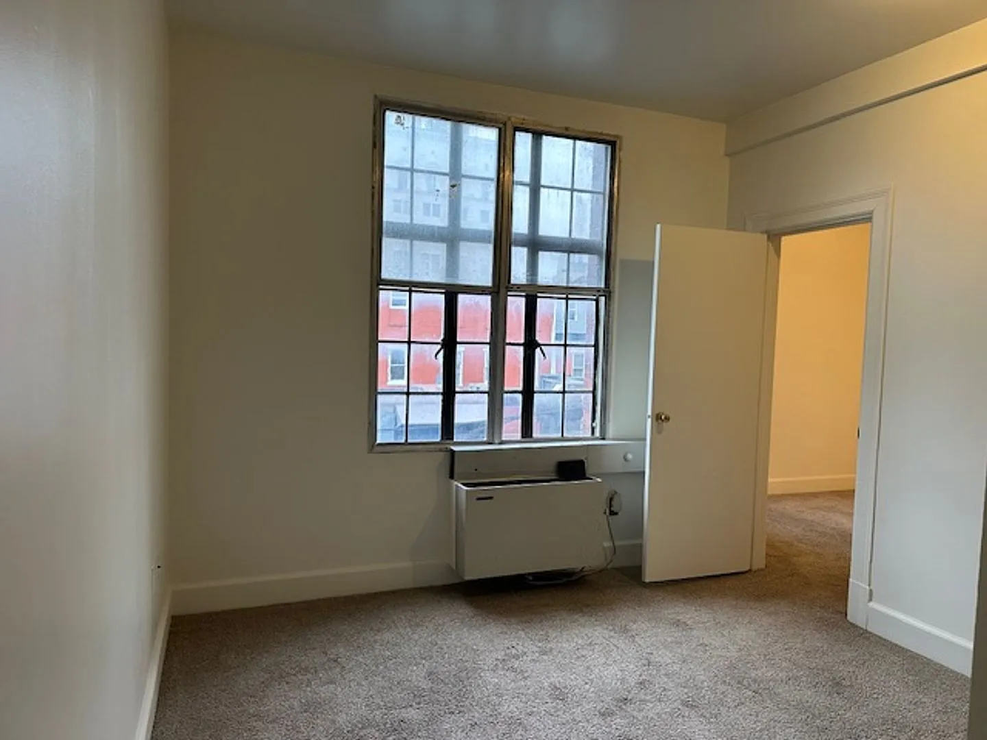 1 Bedroom 1 Bathroom Harrisburg School District 3rd Floor Apartment For Rent! — Photo 2
