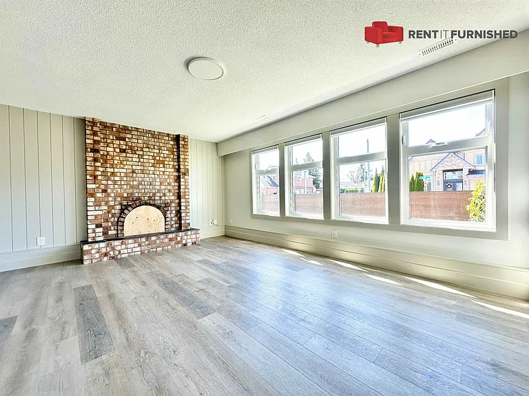 8960 Ash St — Photo 2