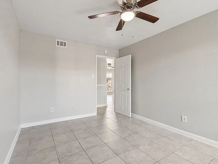 25-web-or-mls-Dumfries Dr Unit 410-S2802-010