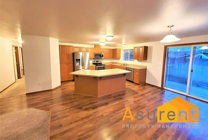 2313 Crater Lake Ave — Photo 3