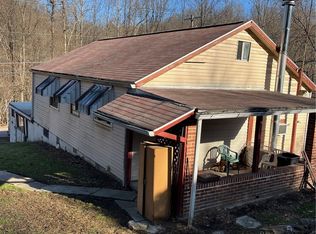 222 Whitten Hollow Rd, New Kensington, PA 15068