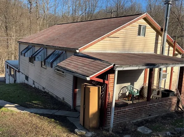 222 Whitten Hollow Rd, New Kensington, PA 15068