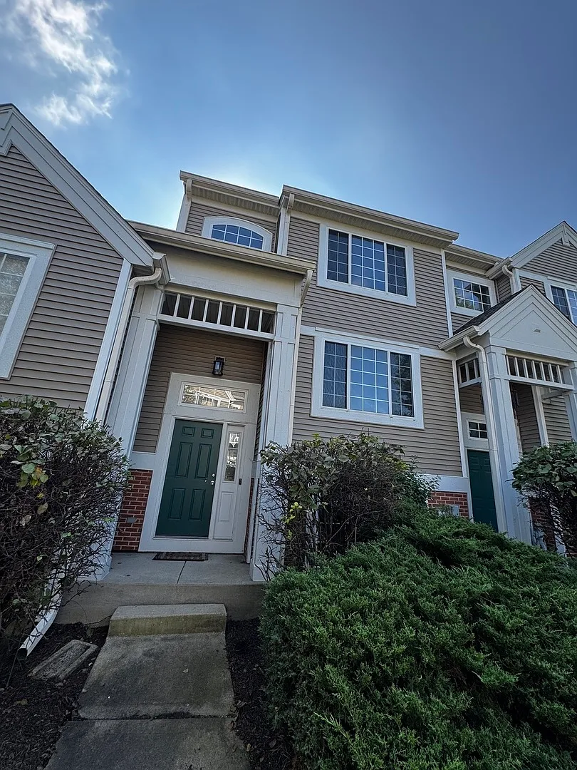 3 bed, 2.5 bath, 1398 sqft, $2,600 — Photo 1