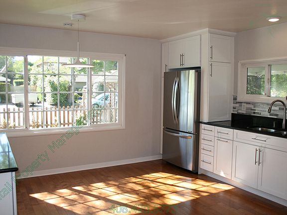 4th image of 119 Walter Hays Dr