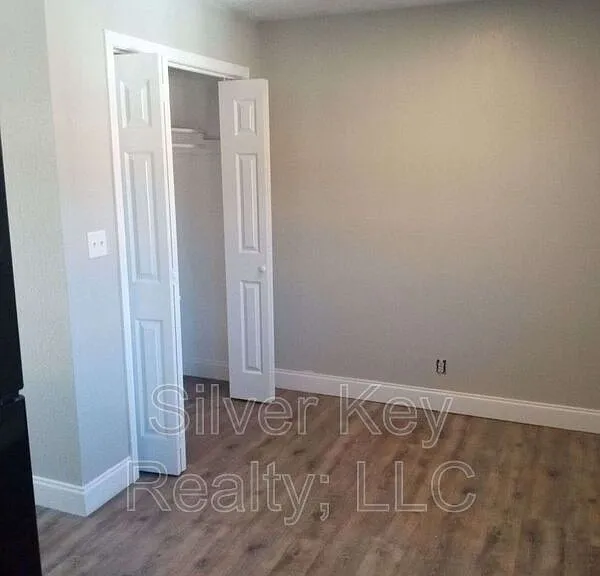 408 & 410 Oklahoma St #4 — Photo 3
