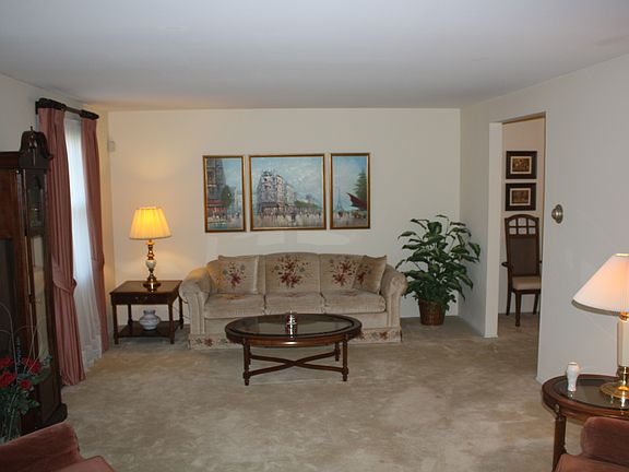 4th image of 687 Granby Pl S
