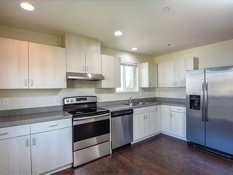 1960 NW Taylor Ave — Photo 14