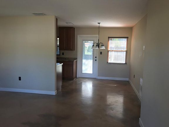 5th image of 812 McLain Ct