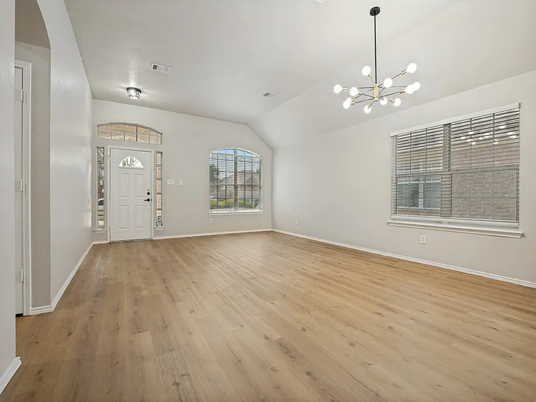 5051 Showdown Ln — Photo 2