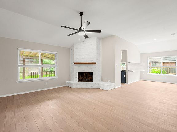 4th image of 2113 Rosemary Ln