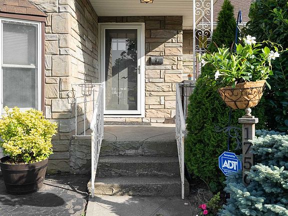 3rd image of 1756 Meadow Ln