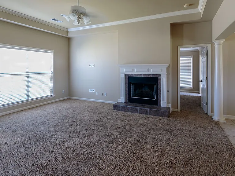 825 Bluegrass Dr — Photo 2
