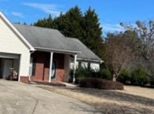 50 Pinkston Oaks Cir, Winder, GA 30680