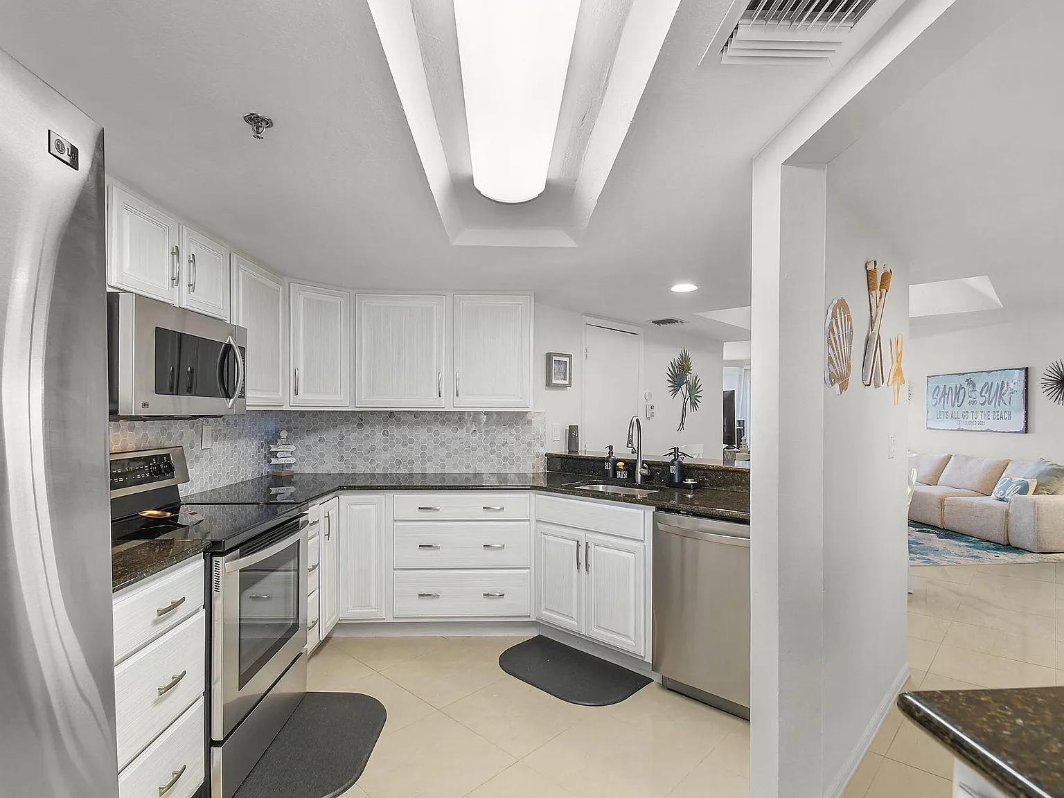 2 bed, 2.0 bath, 1187 sqft, $2,750 — Photo 3