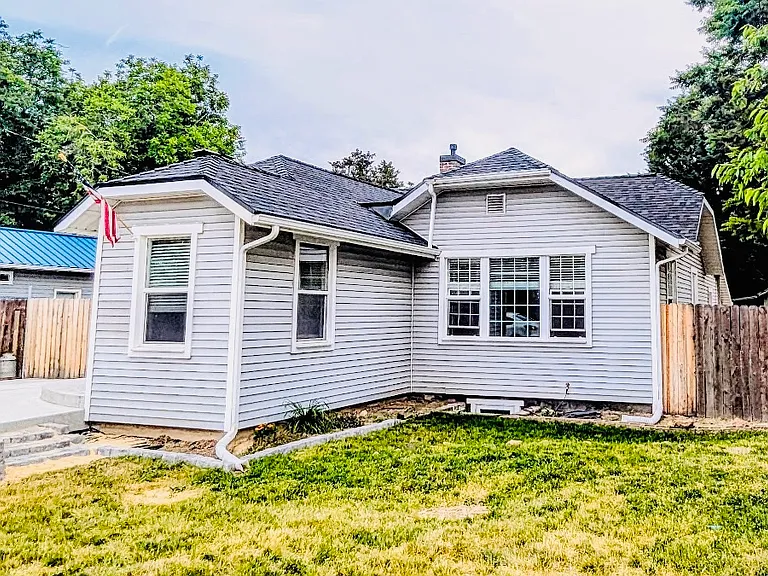 4801 W Irving St — Photo 1