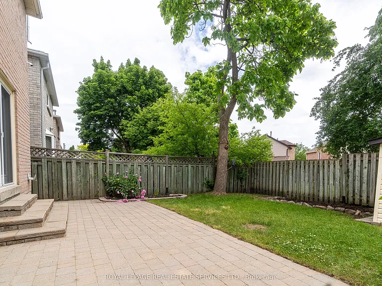 3301 Cambourne Cres — Photo 34