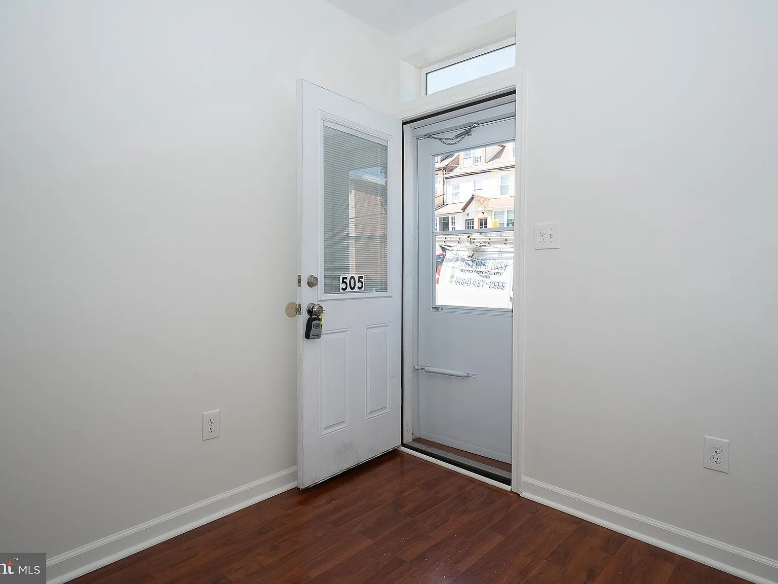 3 bed, 1.5 bath, 1405 sqft, $3,100 — Photo 3