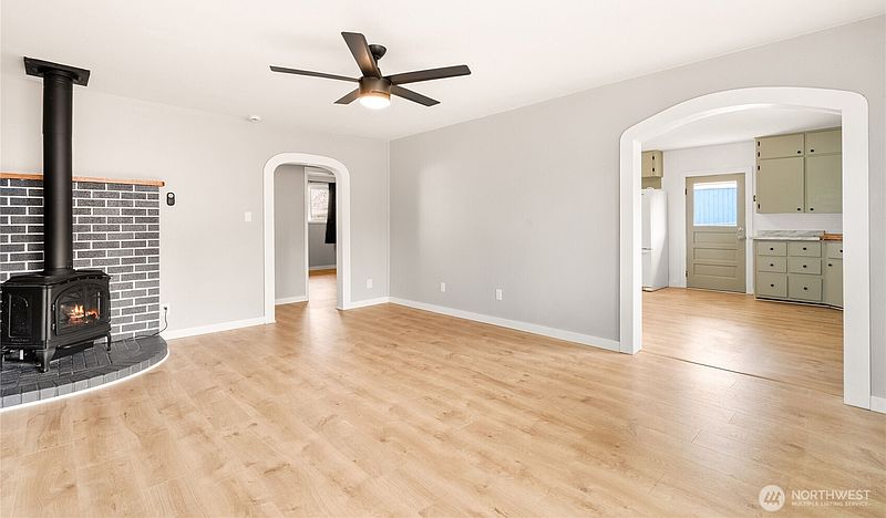 5th image of 208 E Pine Street