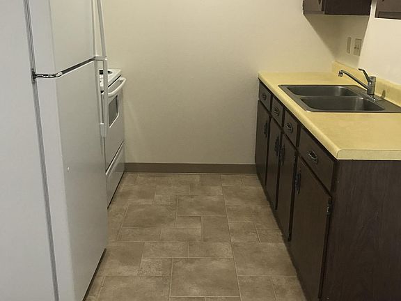 4th image of 419 6th St E APT 4