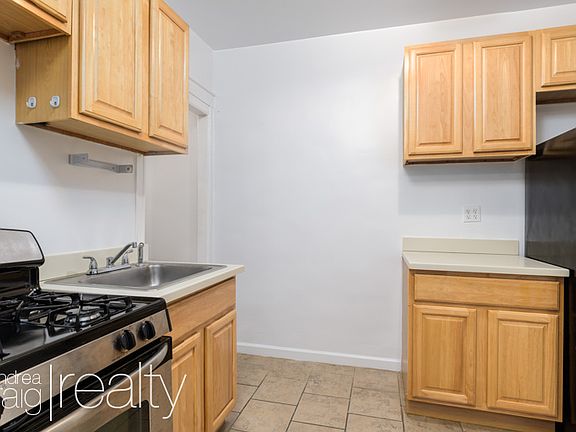 5th image of 440 Saint Johns Pl APT 1C