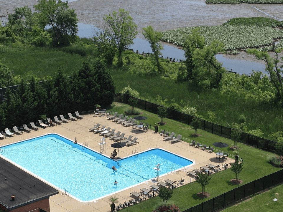 Swimming Pool right on the Potomac