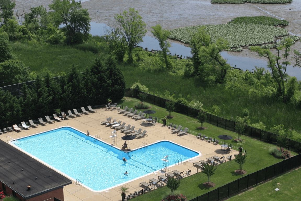 Swimming Pool right on the Potomac