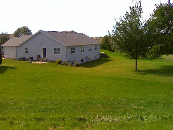 3rd image of 916A-916B N Clover Ln