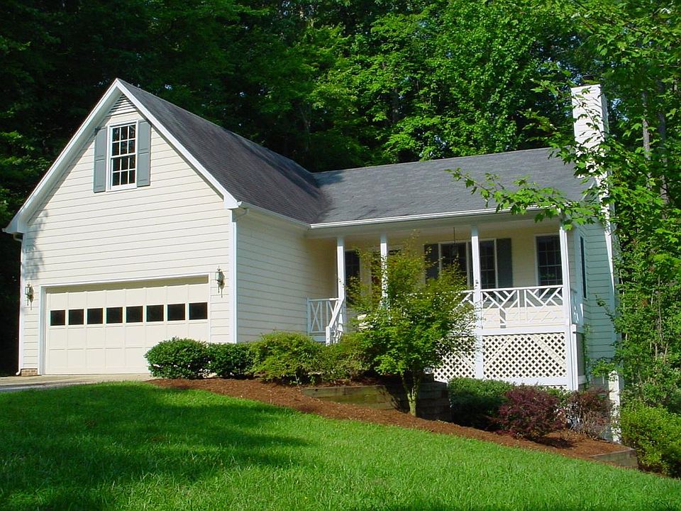 3 BDR / 2.5 BA / HUGE Bonus / 2 Car Garage