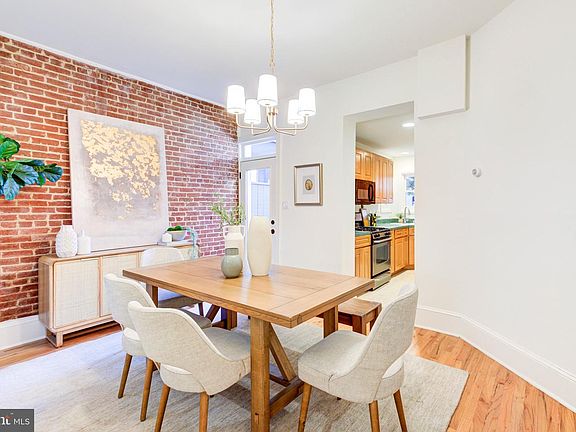 4th image of 423 9th St NE