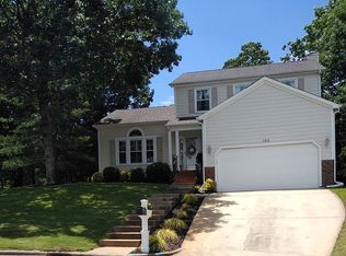 102 Wabash Cir, Cary, NC 27513