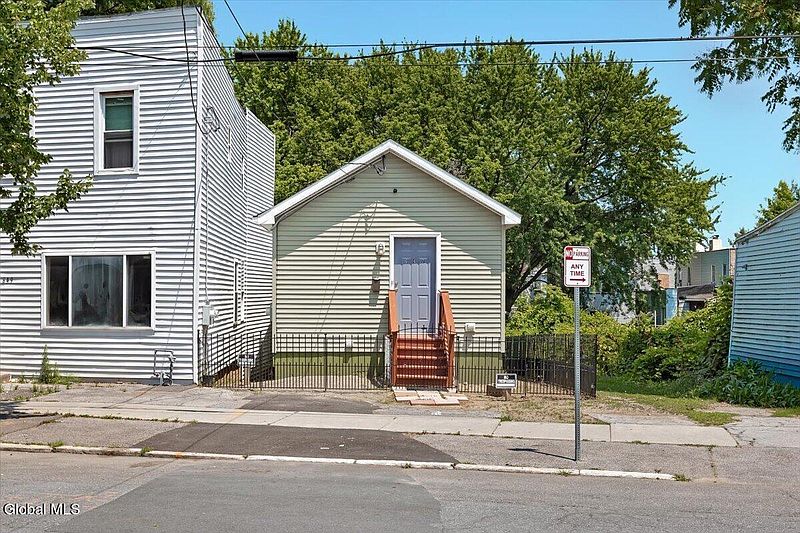 3rd image of 647 3rd Street