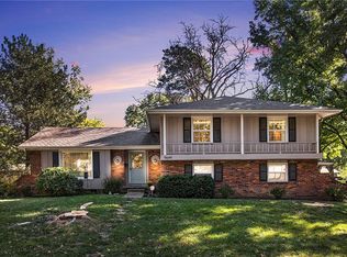 9649 Glenwood St, Overland Park, KS 66212