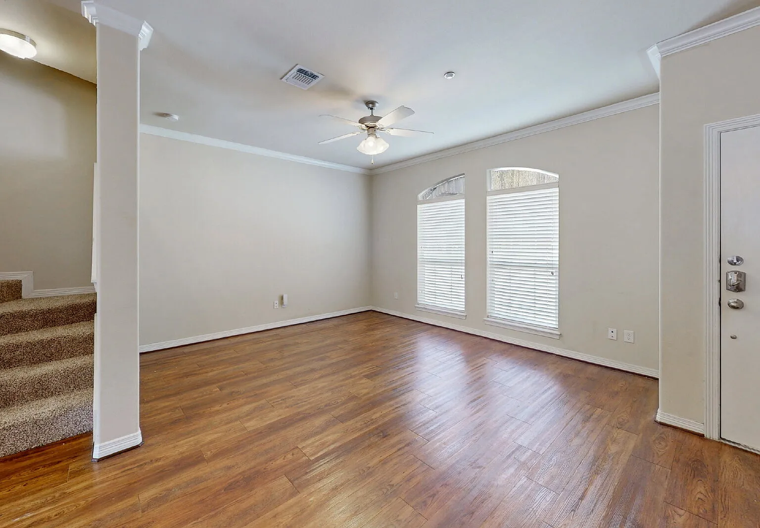 4 bed, 4.5 bath, 1856 sqft, $1,800 — Photo 3